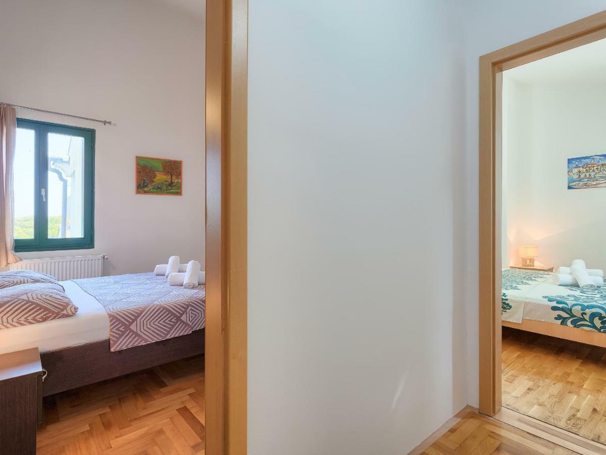 Appartamento Garden Pjescana Uvala Esterno foto