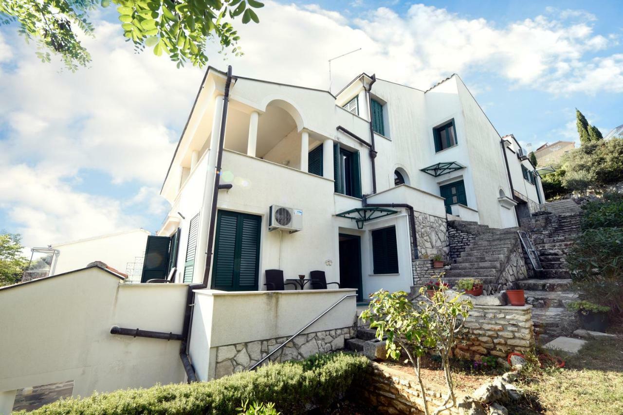 Appartamento Garden Pjescana Uvala Esterno foto